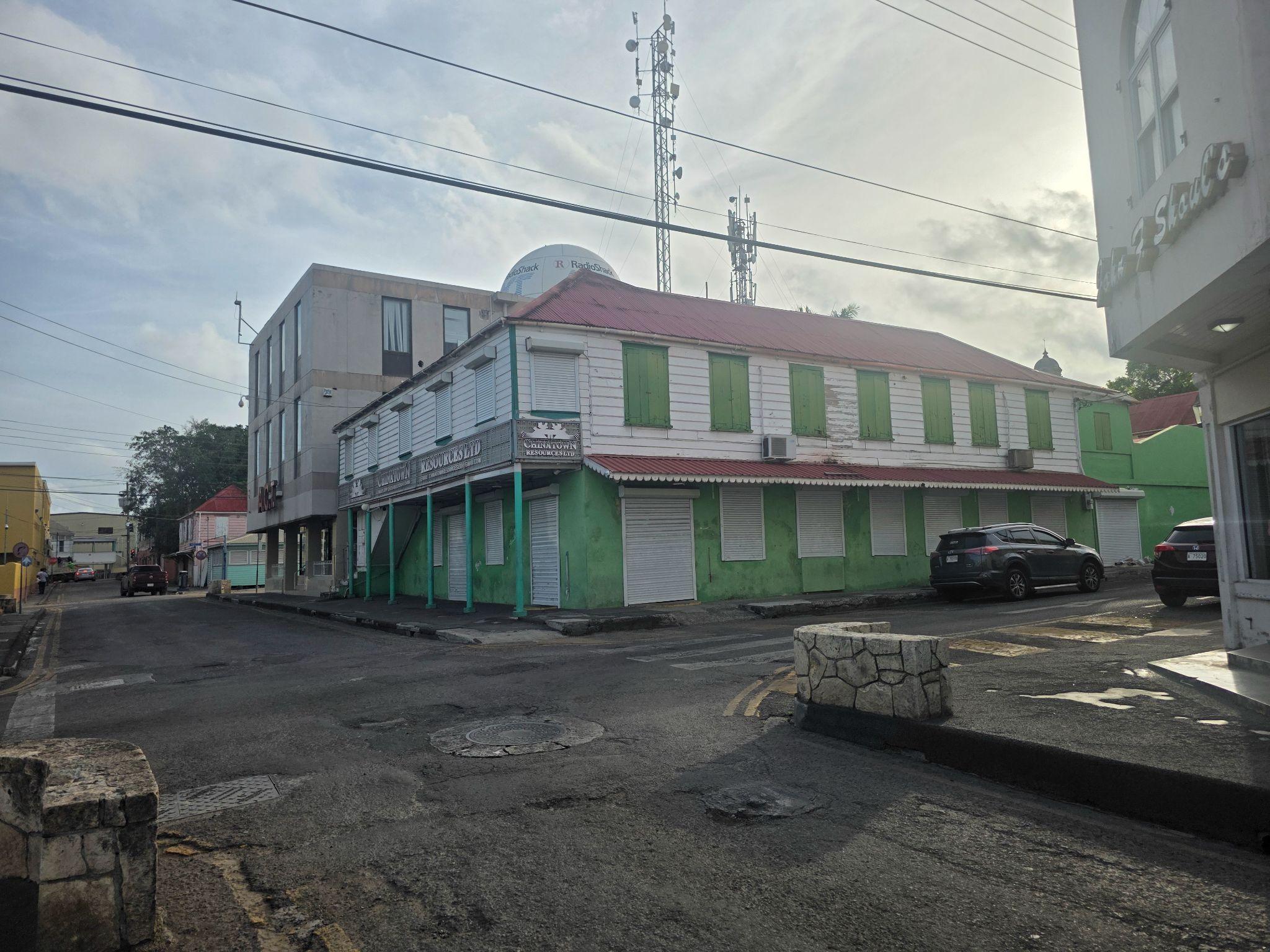Manuel Dias Liquor Store